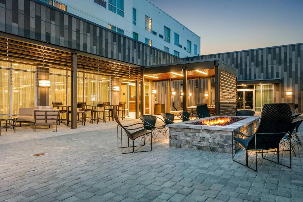 Courtyard By Marriott Savannah Airport Pooler Exterior photo
